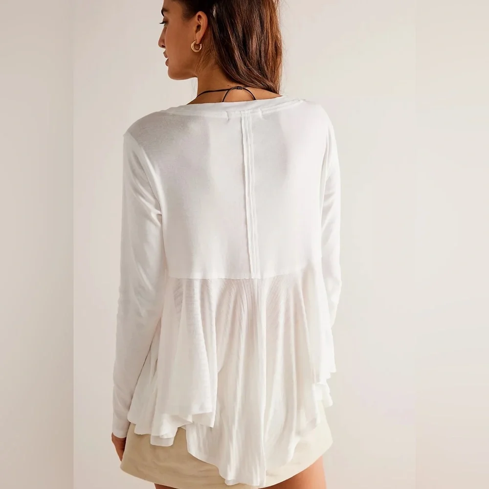 Free people  Clover Babydoll Long Sleeves White Top Sweater M Read Description‎